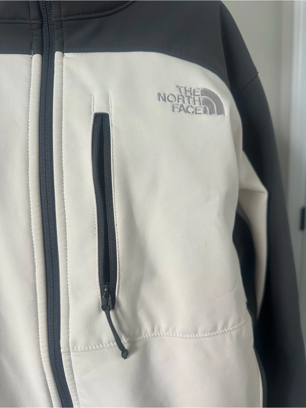 The North Face Men's Jacket (L) cream / grey - Apex Rain Resistant Tech